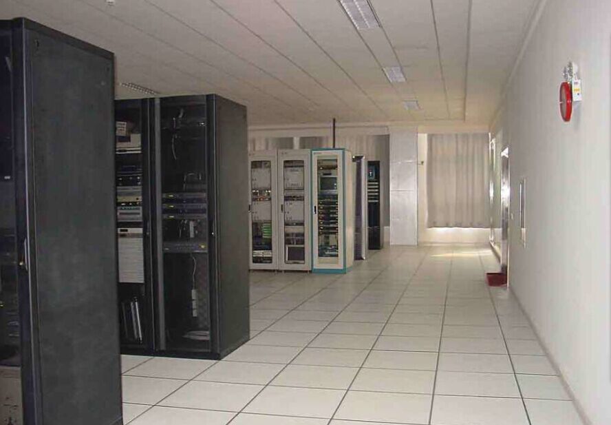 骗取中标；（四）投标人以暴力手段胁迫其他潜在投标人放弃投标