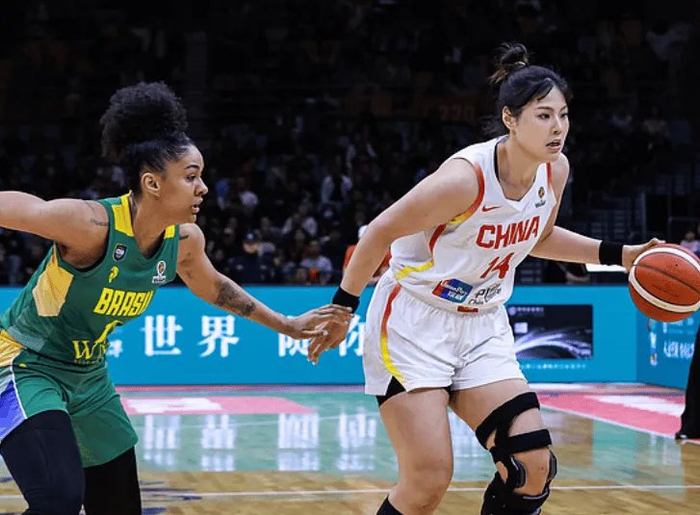 中国女篮力克巴西韩旭爆发张曼曼惊艳李月汝低