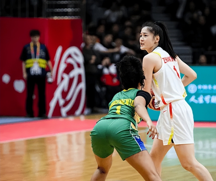 中国女篮力克巴西韩旭爆发张曼曼惊艳李月汝低