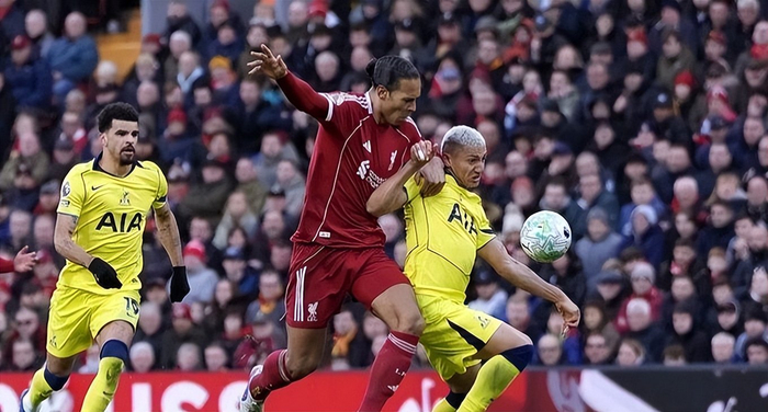 利物浦瞄准法布雷加斯换帅 球迷呼吁斯洛特下课