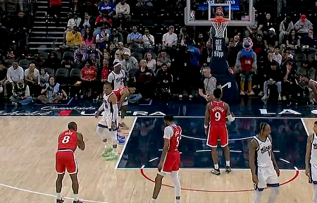 威少与邓恩垃圾话冲突引技术犯规