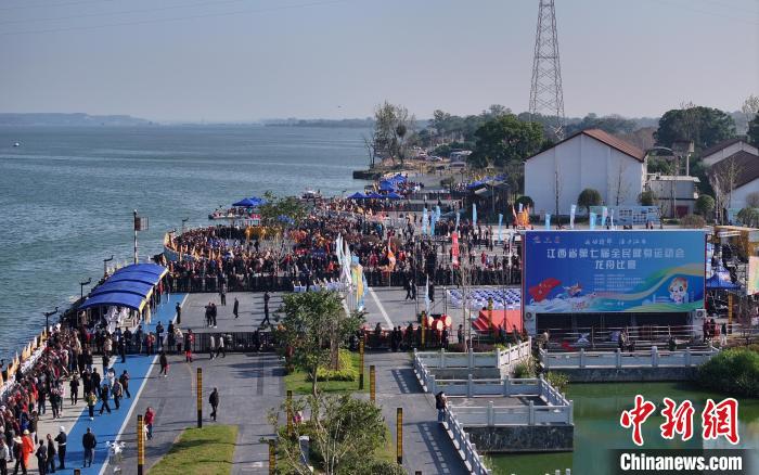江西万安龙舟赛燃动秋日 精彩赛事点燃文旅热潮
