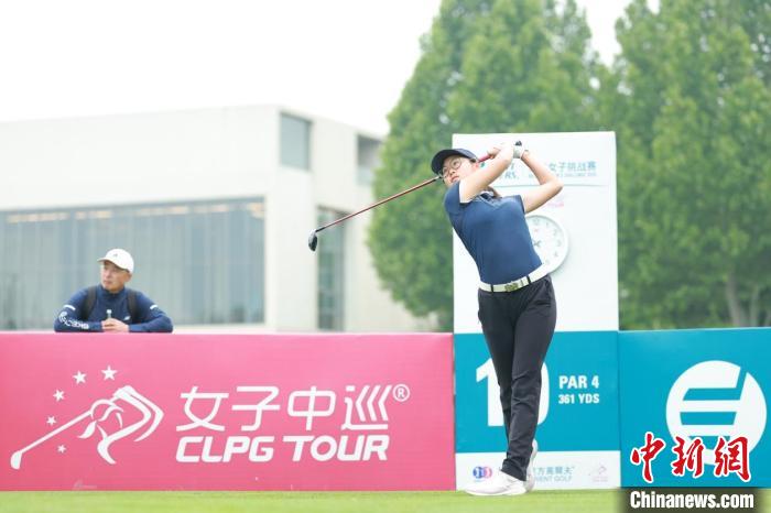 王梓萱首轮领先 林心恩李梦涵紧追