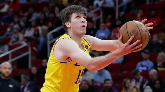 落选秀逆袭成湖人核心，里夫斯证明天赋不止于