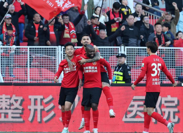 中超第四轮激战：申花逆转津门虎，新鹏城大胜