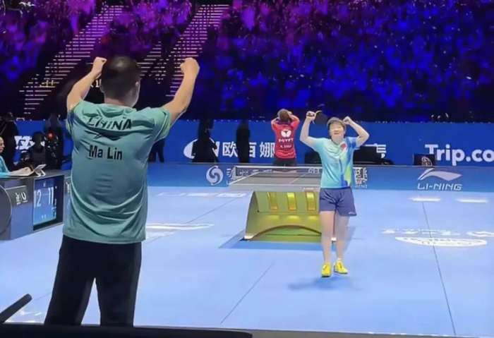 孙颖莎王楚钦力克强敌斩获世界杯冠军，国乒双