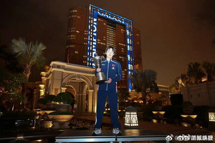 王楚钦孙颖莎澳门拍摄冠军城市宣传照