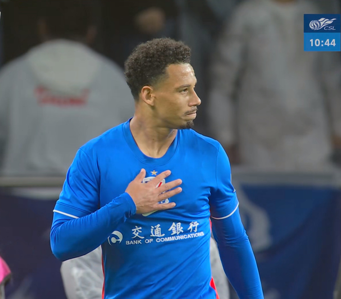 大连英博逆转河南锁定前四，申花力克铁人紧追