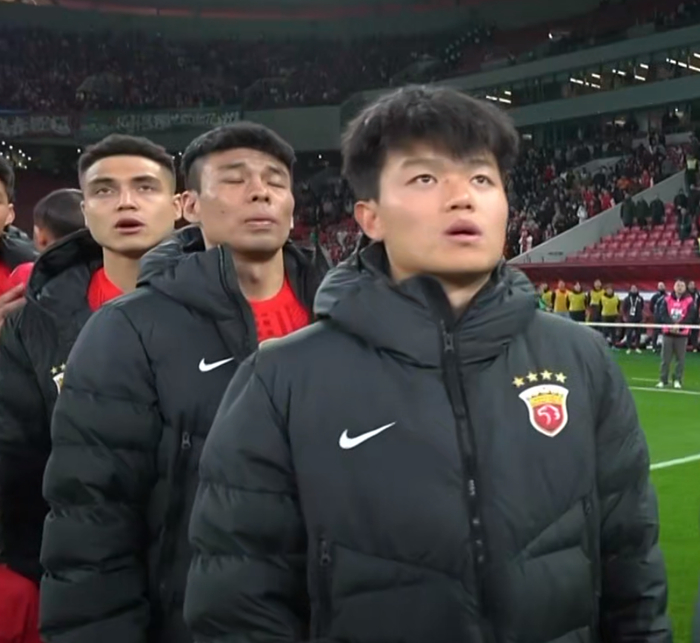 大连英博逆转河南锁定前四，申花力克铁人紧追